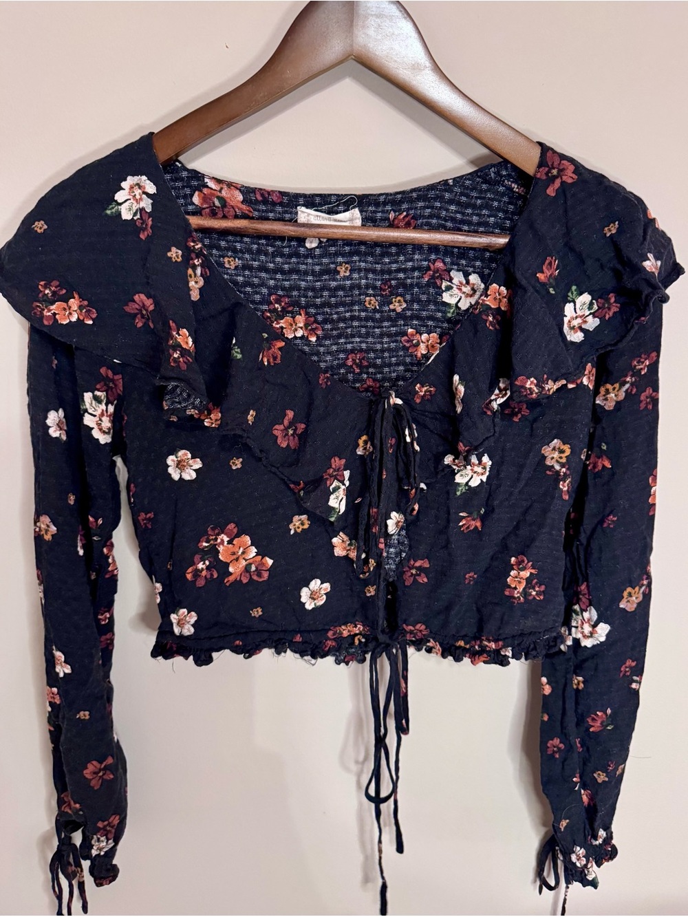 Altar’d State Black Floral Ruched Tie Front Cropped Top Size S